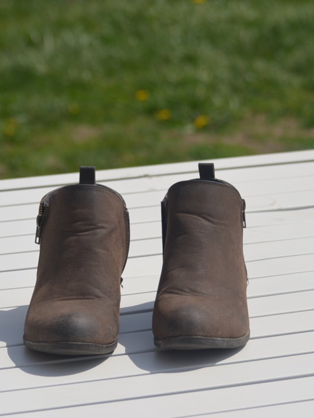 Short boots with side zippers